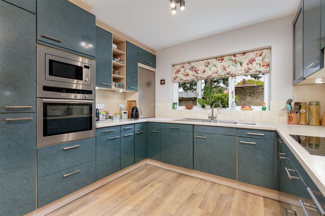 8, The Woodlands, Darlington. photo 4