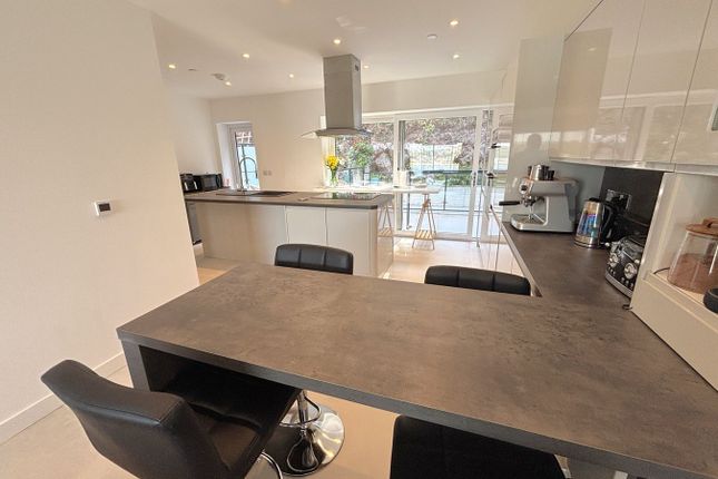 17, Ferryside, Carmarthen photo 3
