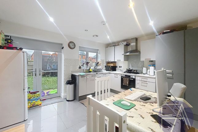 26, Chamberlain Close, Southport photo 4