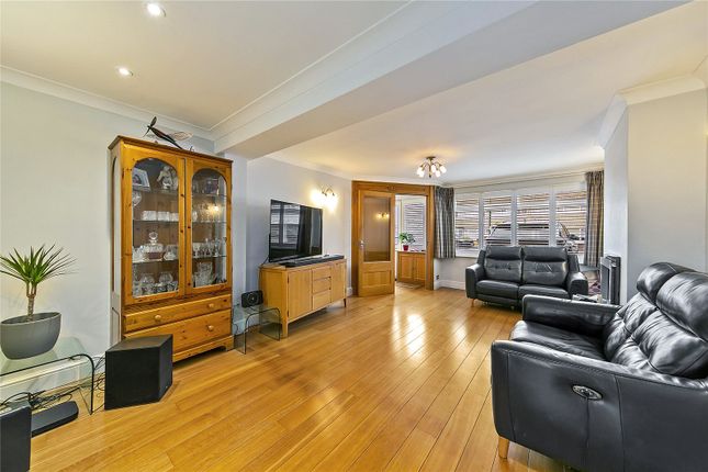 68, Rectory Grove, Hampton photo 2