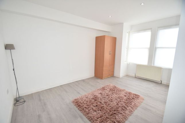 Thumbnail Flat to rent in Eastfields Road, London
