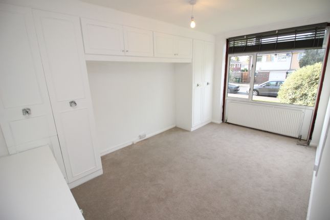 Packham Court, Farm Way, Worcester Park photo 4