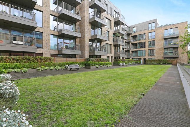 Flat for sale in Camberwell Passage, London