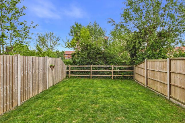 11, Phoenix Close, Gloucester photo 4