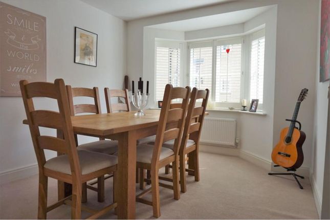 13, Spring Meadow, Witney photo 4