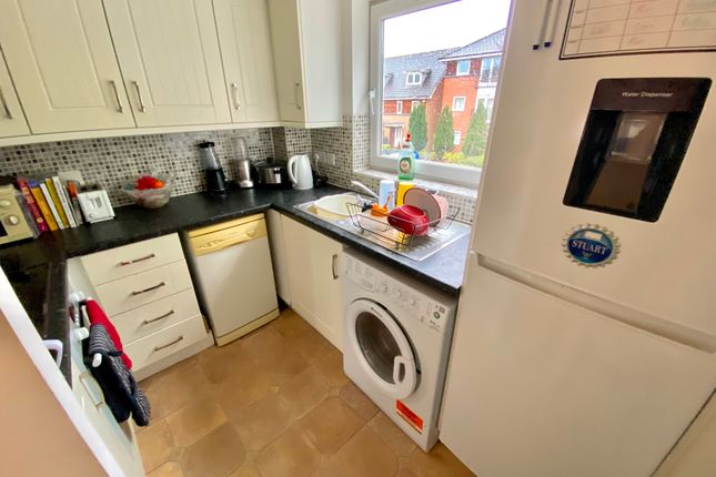 Flat to rent in Amersham Road, Reading