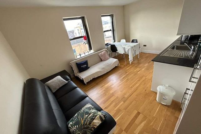Flat 4, 281 Walworth Road, London photo 3