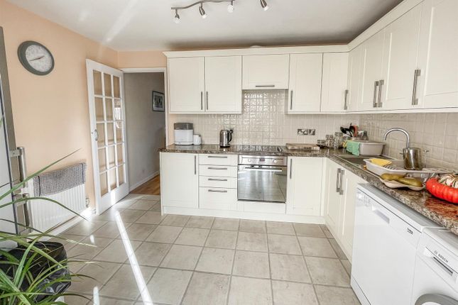 49, Hawthorn Way, Truro photo 4