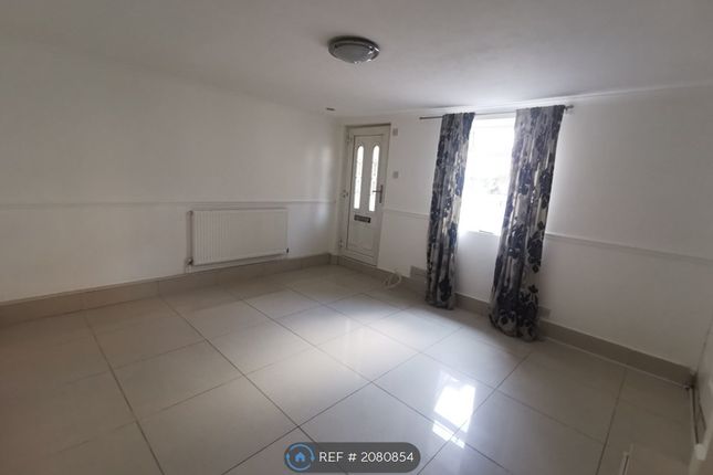 Flat to rent in William Street, Reading