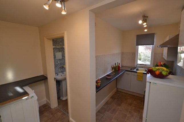 Flat 2, 121 Alphington Road, Exeter photo 4