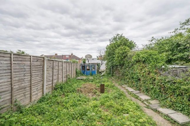 25, Kenwyn Drive, London photo 2
