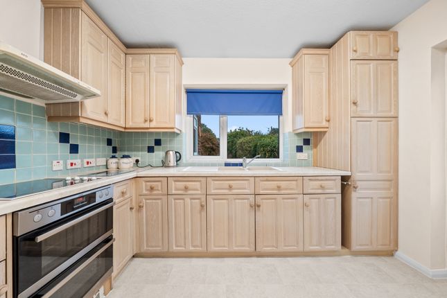 20, Fieldhurst Close, Surrey photo 3