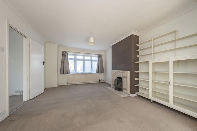 30, West Riding, St. Albans photo 3