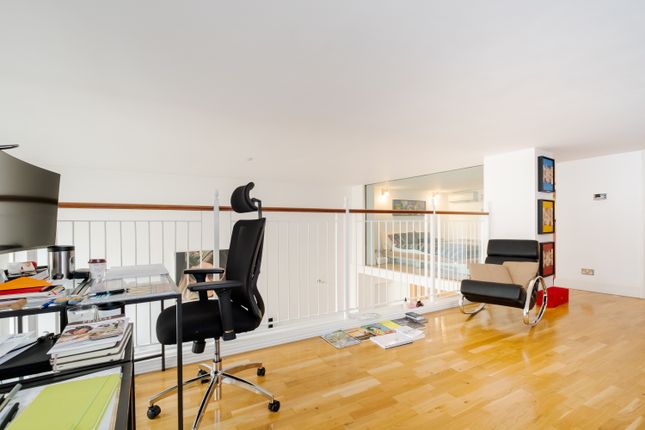 Flat for sale in Ludgate Hill, London