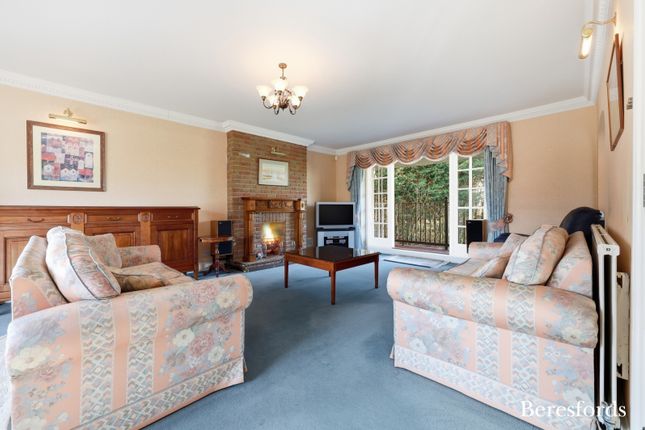 12, The Spinney, Essex photo 3