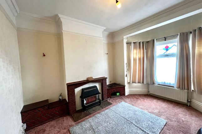 Terraced house to rent in East Park Road, Leicester