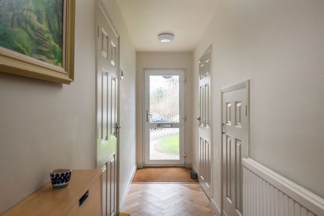 19 Durfold Drive, Reigate photo 3