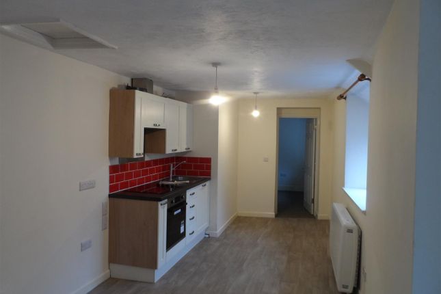 1-bed flat on Flat 1, 9A, High Street, Chard, £675/mo