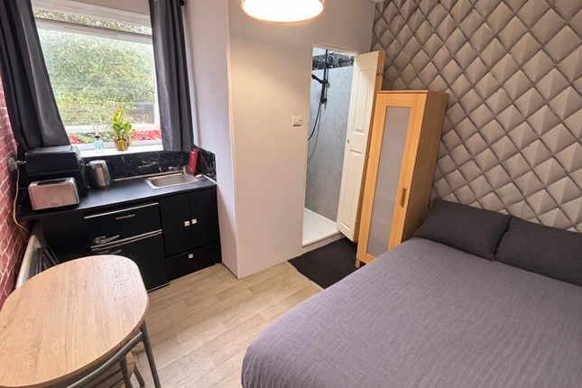 Room 3, SHEFFIELD photo 3