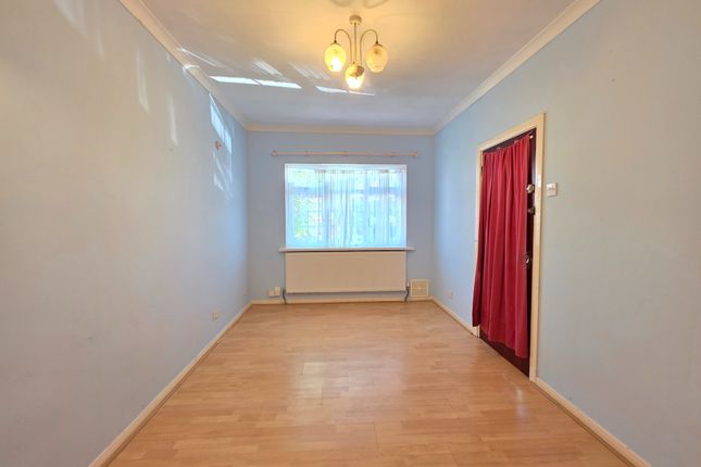 22, Avenue Road, Greater London photo 4