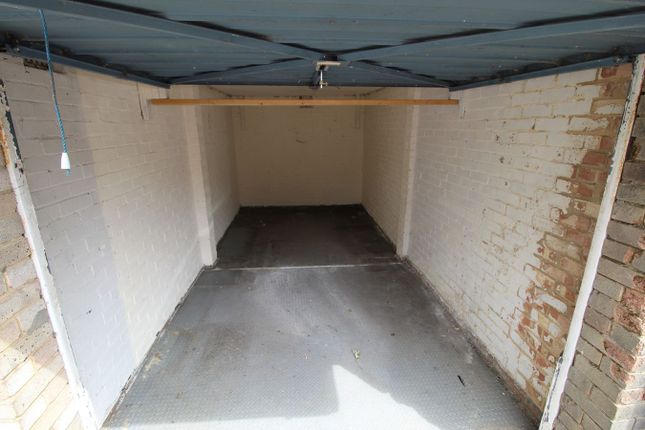 Oak Tree Court, Barnet Lane, Borehamwood photo 4