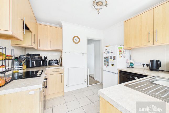 17, Woodlands, Harwich photo 3