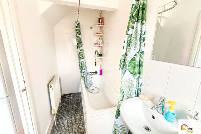 64 Comyns Road,, . photo 5