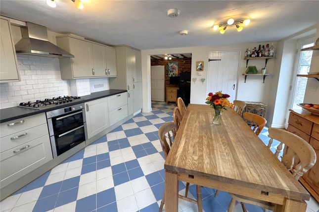 2 Finchleigh Place,, West Street, Hook photo 3