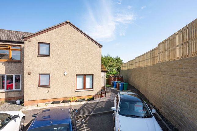 Thumbnail Flat for sale in Rumblingwell, Dunfermline