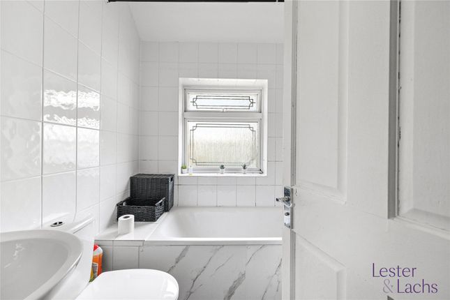 24, Settle Road, Romford photo 4