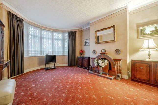 30, Ridge Crest, Enfield photo 2