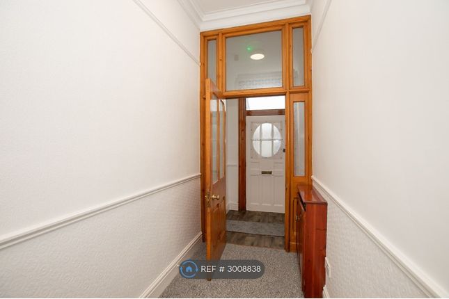 Flat   Victoria Parade, AshtonOnRibble, Preston photo 4