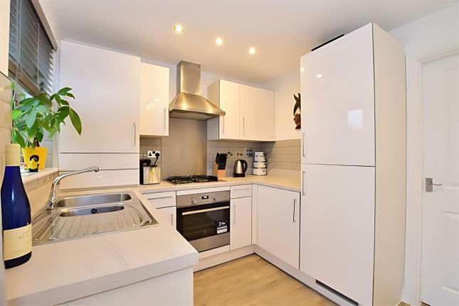 13, Marsh Street North, Dartford photo 2