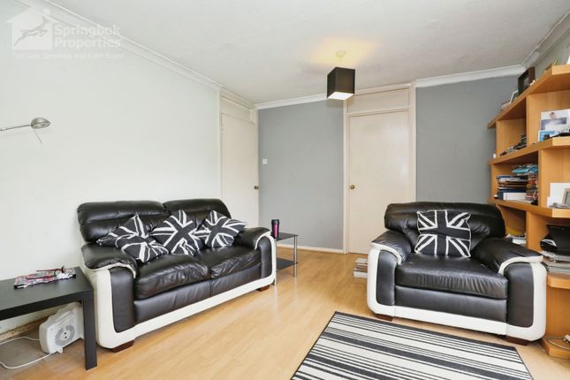 Flat for sale in Ryland Close, Leamington Spa, Warwickshire