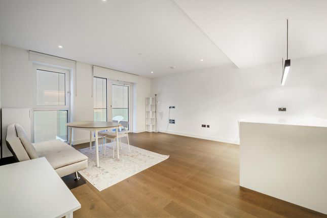 13 Belvedere Row Apartments, Fountain Park Way, London photo 2