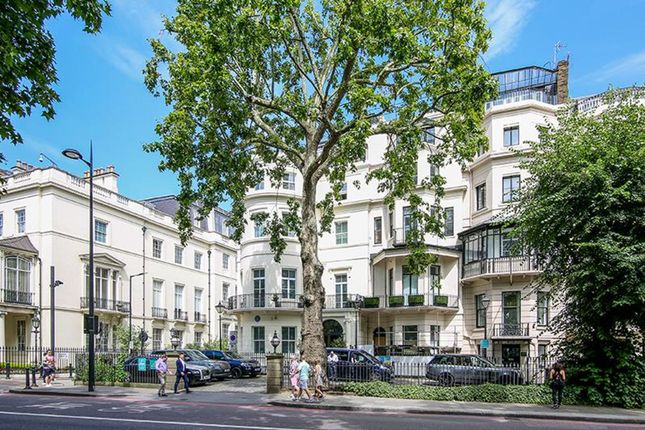 Thumbnail Flat to rent in Park Lane, London