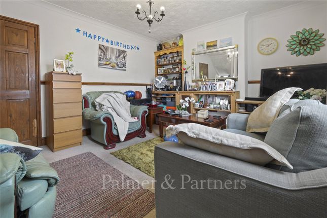 23, Mercers Way, Essex photo 2