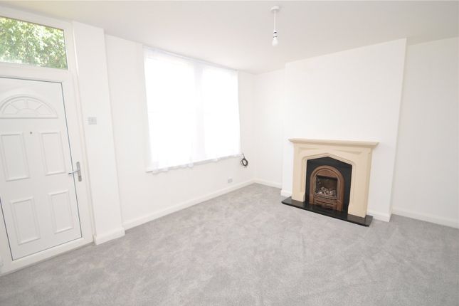 38, Woodhouse Hill Road, West Yorkshire photo 3