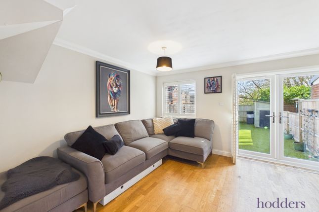 38, Twynersh Avenue, Chertsey photo 5
