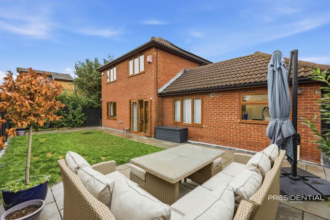 67a, Grove Hill, London photo 4