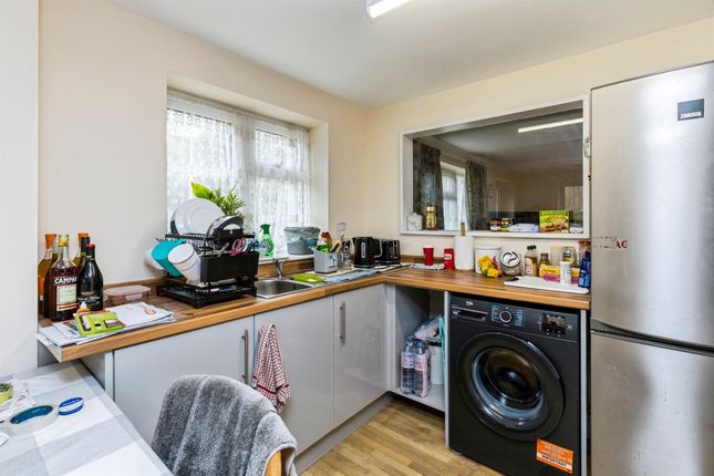 Petworth Drive, Burgess Hill photo 4
