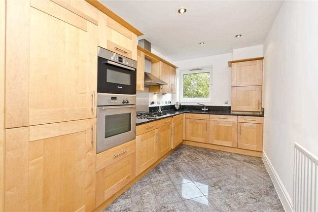 Warren House, London photo 3