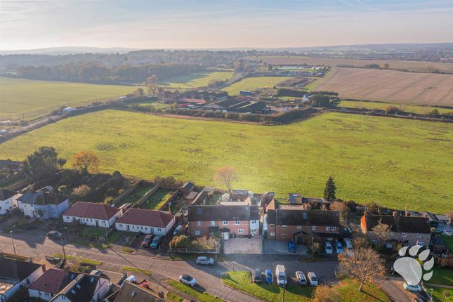 24, Woolshots Road, Wickford photo 4