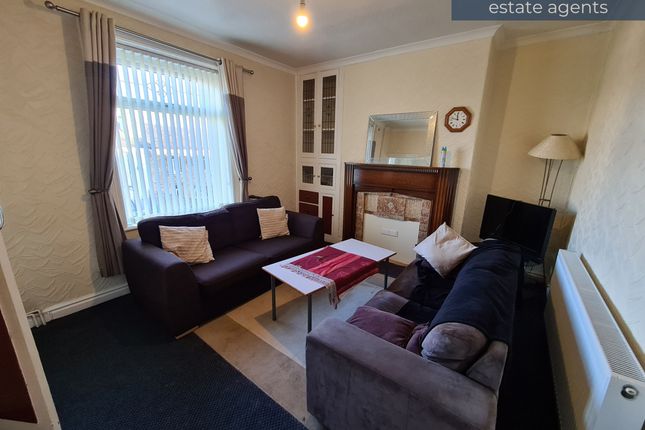 4 bed shared accommodation to rent in Bell Street, Newsome, Huddersfield HD4