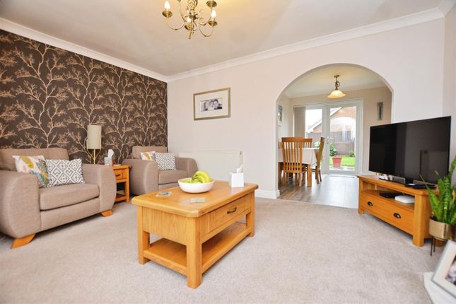 36, Blackthorn Close, Scunthorpe photo 2