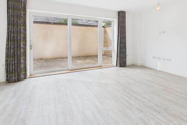 Cam02545G0-Pr0471-Still006