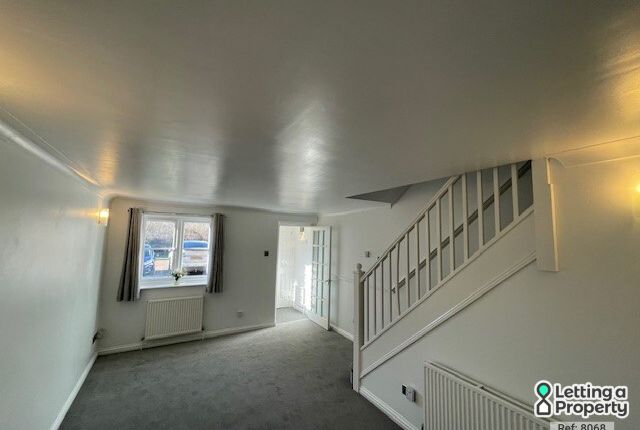 27, Waxwing Close, Aylesbury photo 3