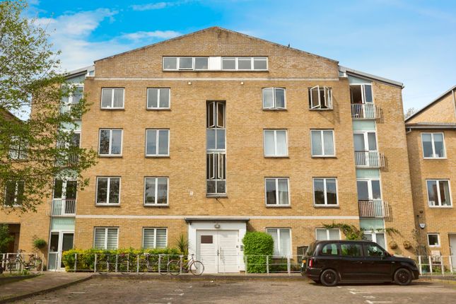 Flat for sale in Printers Mews, London