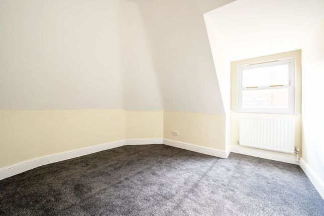 Goldsworth Road, Woking, GU21, Woking photo 4