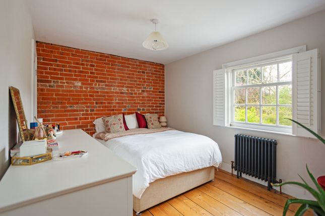 Terraced house to rent in Newburgh Street, Winchester, Hampshire